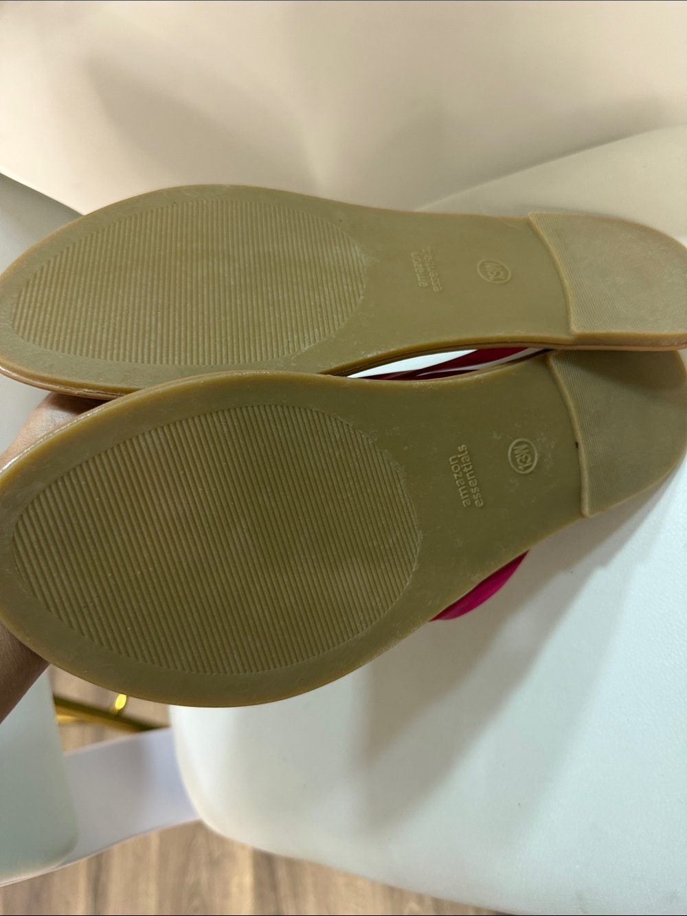 Amazon Essentials Hot Pink Strap Tan Footbed Thong Sandals - Picture 5 of 5